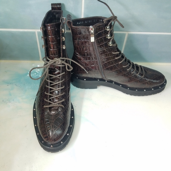 Boots -Tie up/Side Zipper Crocodile Embossed Funky - Picture 3 of 7